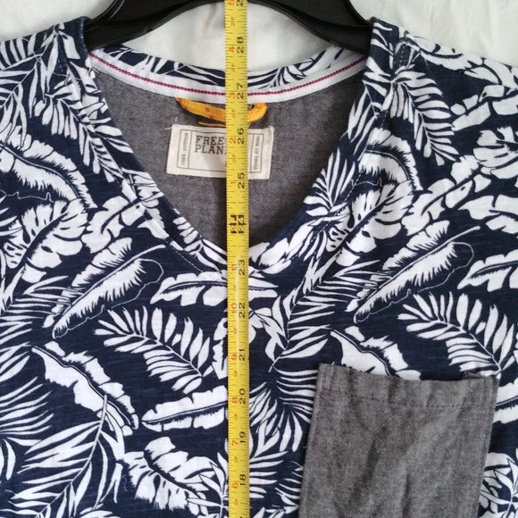 Free Planet Mens Hawaiin Print Pocket Tee, Size Lg - Picture 7 of 7